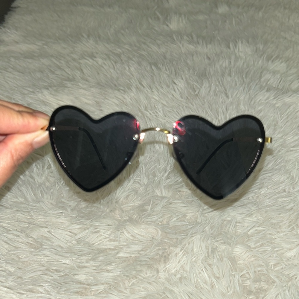 Heart-Shaped Black Sunglasses - Picture 2 of 4